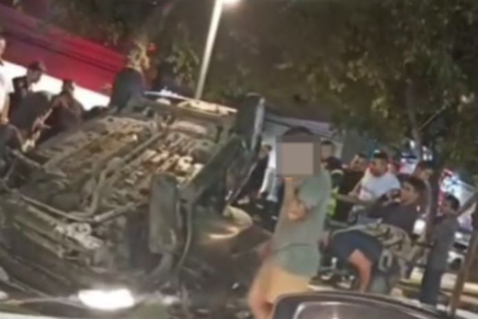 Homem fica ferido após capotar veículo na Av. Fernandes Lima; veja vídeos