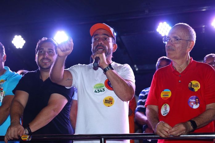 Caminhada com Guilherme Lopes atrai multidão em Penedo