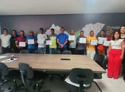 Conagreste entrega certificados a participantes do curso de operador de retroescavadeira