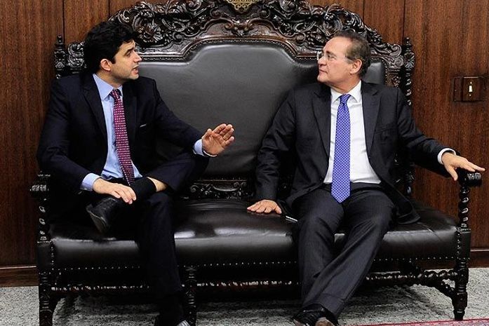 Renan Calheiros e Rui Palmeira trocam farpas nas redes sociais.