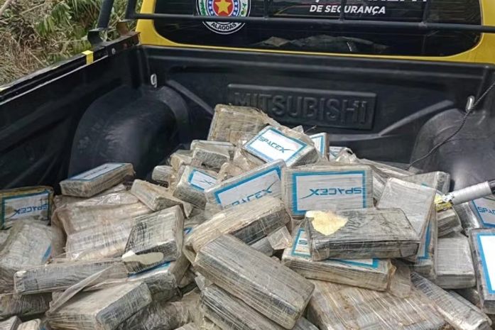 PF encontra mais tabletes de cocaína em avião que caiu em Coruripe; total de droga transportada chega a quase 200 kg