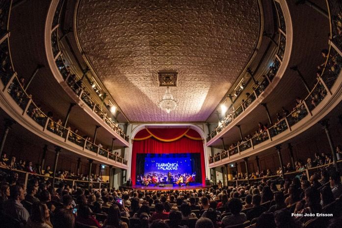 Orquestra Filarmônica dá nova roupagem para sucessos dos anos 80 no palco do Teatro Deodoro
