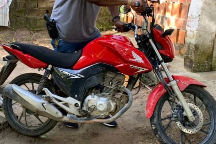 Após denúncia, jovem é preso por roubo de moto em Marechal