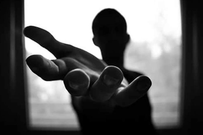 Delegado vai abrir inquérito e investigar caso de jovem negro agredido em supermercado