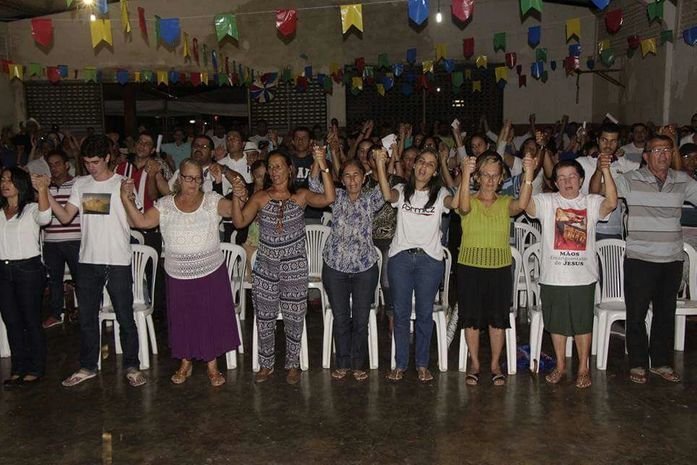 População de Maribondo faz manifestação por volta de prefeito Leopoldo Pedrosa