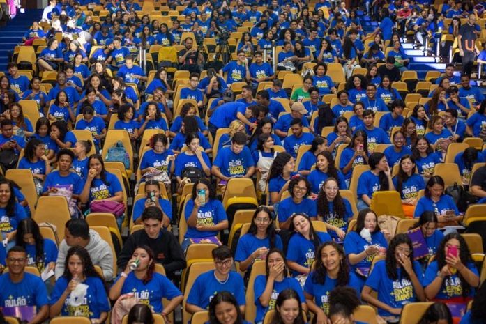 Mais de 1.200 estudantes lotam maior aulão do Brasil, promovido pela Prefeitura de Maceió