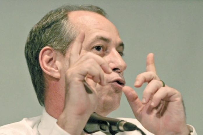 Ciro: metralhadora giratória