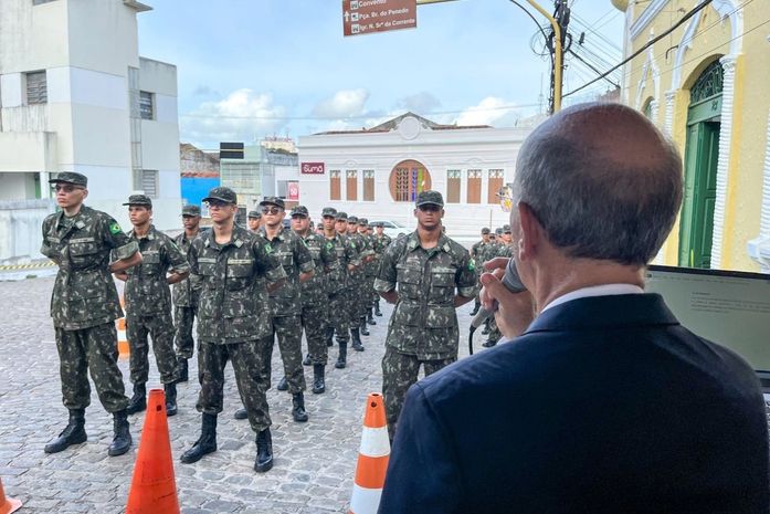 Prefeito Ronaldo Lopes lança o Programa Bolsa Atirador durante solenidade no Tiro de Guerra de Penedo