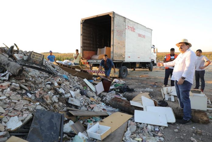 Vídeo: Descarte irregular de lixo é flagrado por Prefeito de Rio Largo
