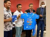 Deputado estadual Tarcizo Freire aparece ao lado de dirigentes e apoiadores do Esporte Clube Cruzeiro