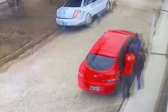 Estudante de 14 anos foi levada de casa por criminosos na tarde desta quarta-feira (16).