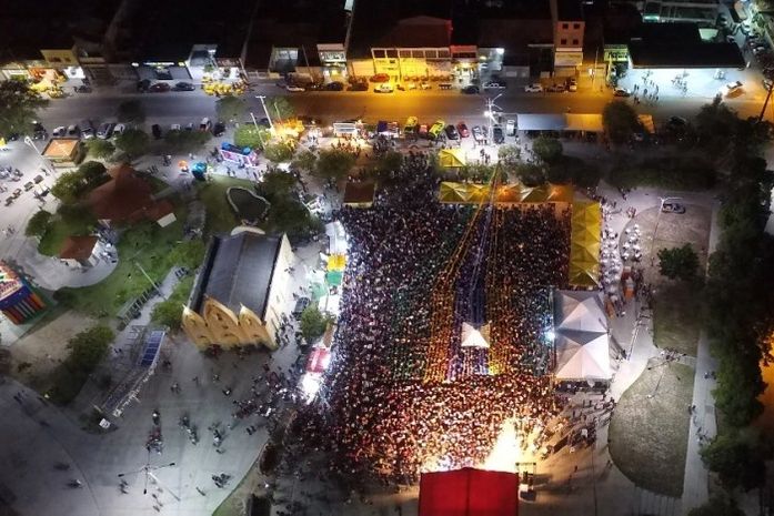 Local do evento ficou tomado de gente de toda parte numa noite inesquecível