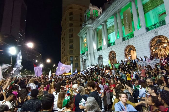 PL do estupro gera revolta pelo Brasil! E Arthur Lira é alvo dos protestos 