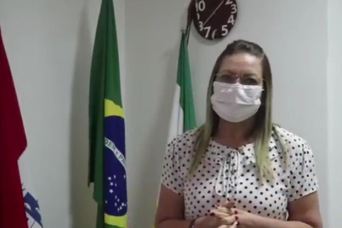 Em vídeo, prefeita de Major Izidoro rebate declarações de vereador sobre pavimentação de rua
