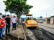 Prefeito vistoria obras no Trapiche da Barra