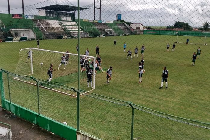 Equipe do Coruripe se prepara para jogo contra o CRB.