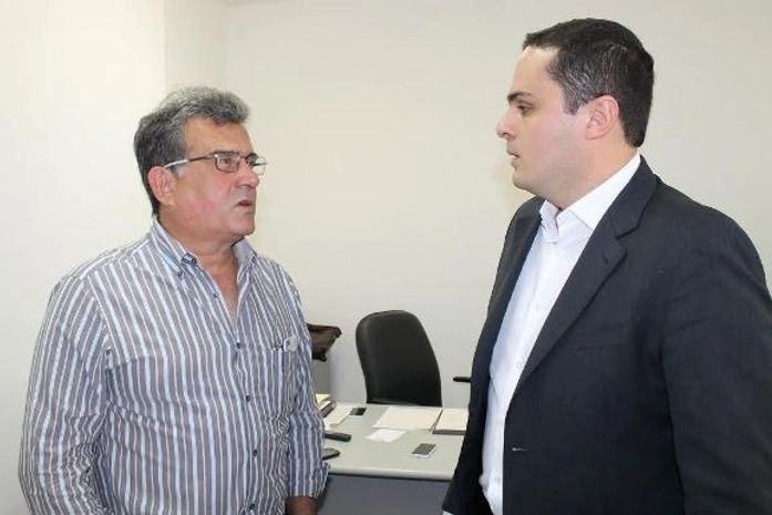 Secretário fala da possibilidade de iniciar perfuração de poços para amenizar efeitos da seca (Foto: Júnior Santana)