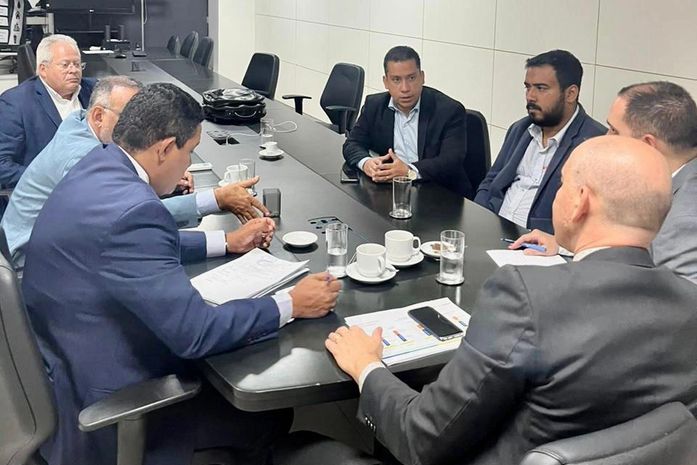 Secretário nacional de Habitação garante retomada das obras do Brivaldo Medeiros e Antônio Ribeiro