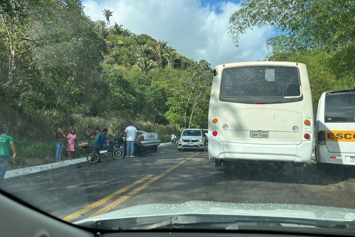 Taxista e passageiro morrem em colisão com micro-ônibus na BR-316, em Satuba