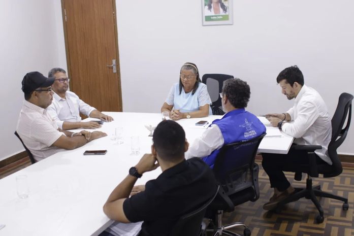 Após visita técnica, prefeita Tia Júlia se reúne com secretários municipais para tratar das obras do CRAS Dom Fernando Iório