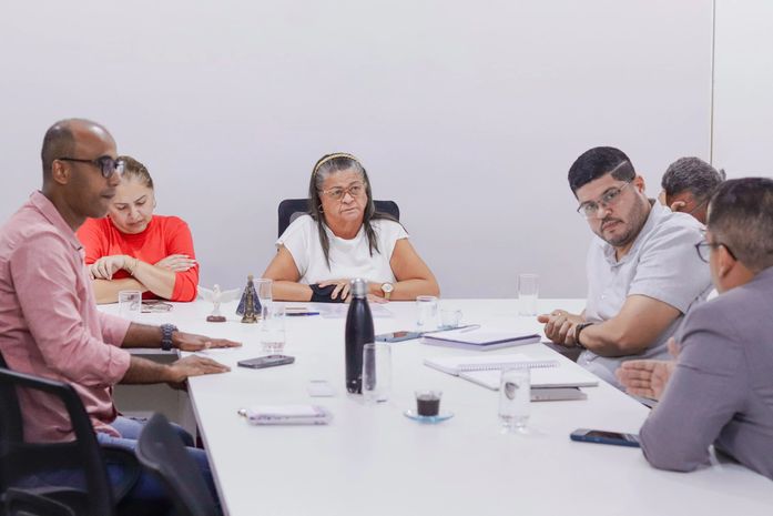 Prefeita se reúne com equipe da prefeitura para cobrar melhorias na Saúde