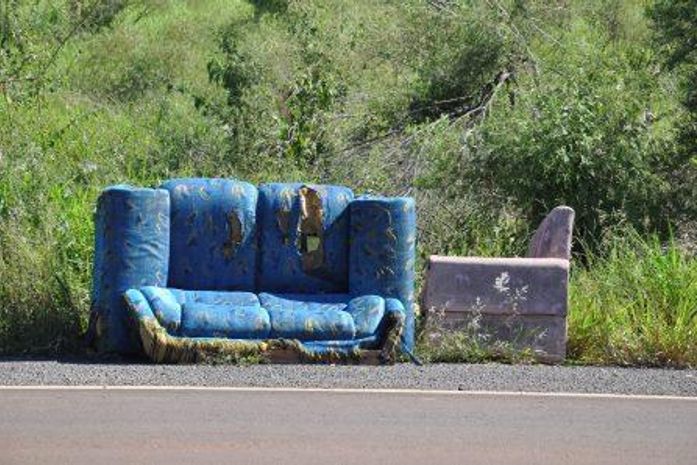Slum orienta população sobre como descartar corretamente móveis antigos