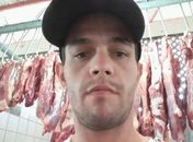 Comerciante é assassinado a tiros por falso cliente de açougue