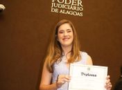 Cibele Moura, recebendo o diploma de deputada estadual