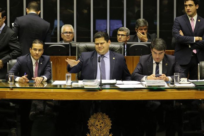 Sessão foi encerrada antes do previsto, após obstrução de partidos.