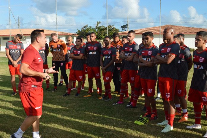 Doriva inicia trabalhos e promete mexer com o ânimo dos atletas do CRB