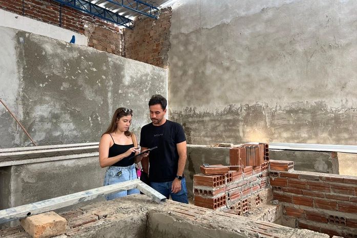 Prefeito de Santana do Mundaú acompanha obras em andamento no município