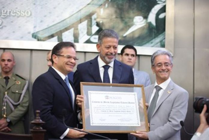 Parlamento alagoano homenageia Arthur Lira com a mais alta honraria da Casa