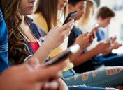 Profissionais da área de educação avaliam proibição do uso de celulares nas escolas; Câmara deve avaliar projeto no dia 30 de outubro  