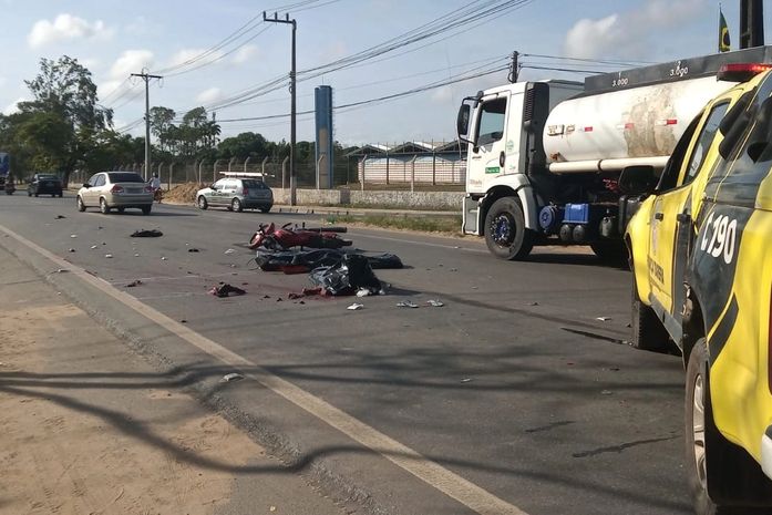 Pai e filho morrem atropelados após caírem de moto na parte alta de Maceió