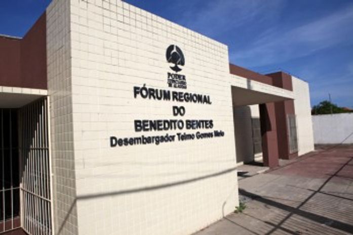 Prédio do Juizado Especial do Benedito Bentes é arrombado e tem objetos roubados