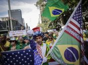 Bolsonaristas vão às ruas contra o Brasil