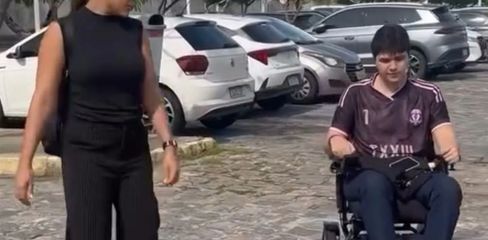 ‘Você fez a matrícula porque quis’: estudante PCD denuncia falta de acessibilidade em faculdade de Maceió