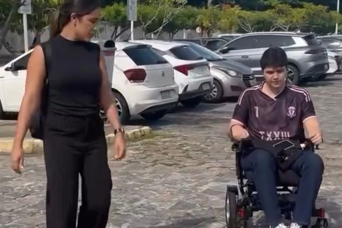 “Você fez a matrícula porque quis”: estudante PCD denuncia falta de acessibilidade em faculdade de Maceió