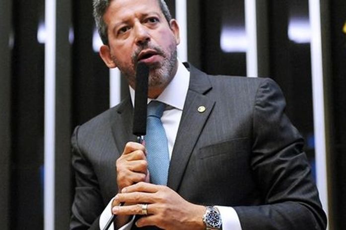 Arthur Lira critica Guedes: Mais preocupado com bancos do que com a reconstrução do país