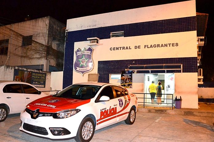 Jovem é preso e tenta se passar por irmão menor