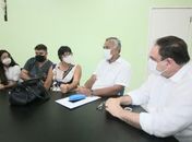 Prefeito recebe protetores de animais e debate ações conjuntas