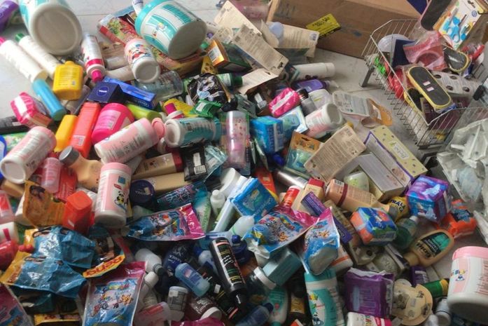 Após denúncia, Vigilância Sanitária de Delmiro Gouveia encontra diversos itens vencidos em estabelecimento comercial