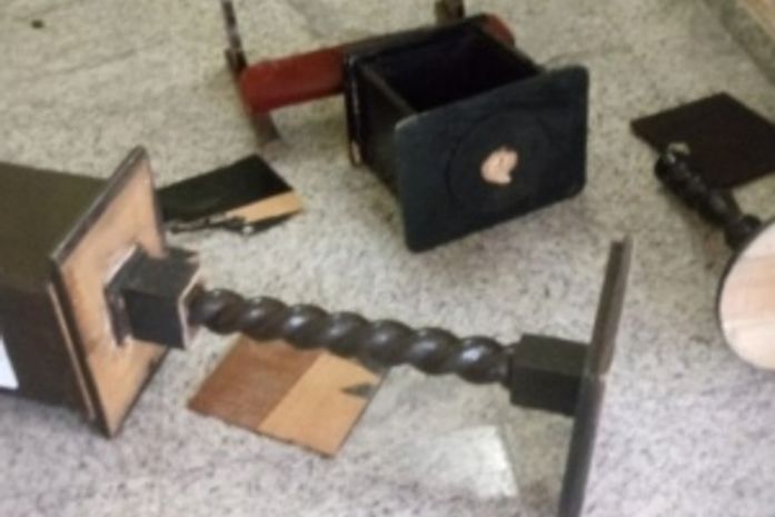 Objetos foram destruídos pelos criminosos