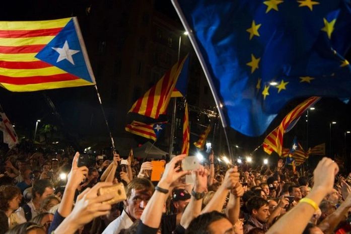 Clima tenso marca locais de votação do referendo de independência da Catalunha