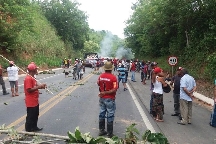 Manifestantes liberam trechos interditados nas BR´s alagoanas