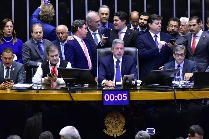 Câmara vai concluir votação da reforma tributária nesta sexta-feira