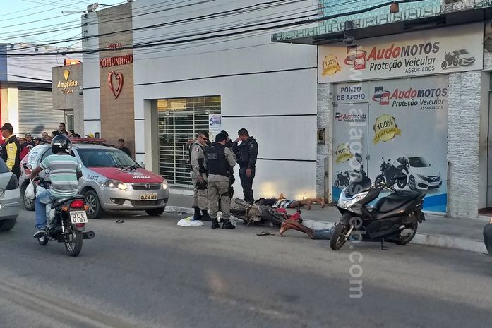 Revórver calibre 38 e pistola calibre 380 foram apreendidas com os suspeitos.