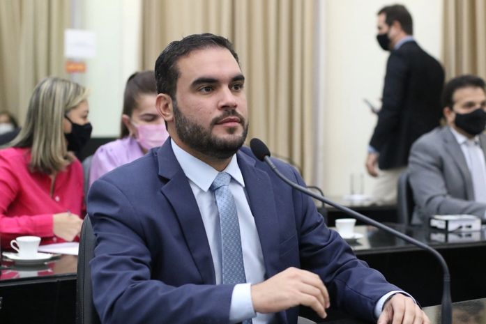 Davi Maia solicita investigação sobre línguas sujas na Praia da Ponta Verde, em Maceió