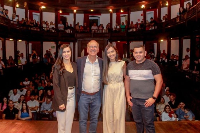 Ronaldo Lopes empossa servidores aprovados no concurso da Prefeitura de Penedo
