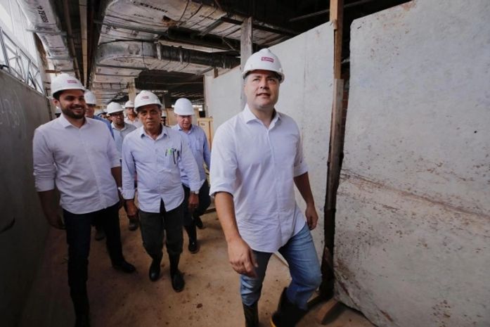 Renan Filho visita obras do Hospital Metropolitano